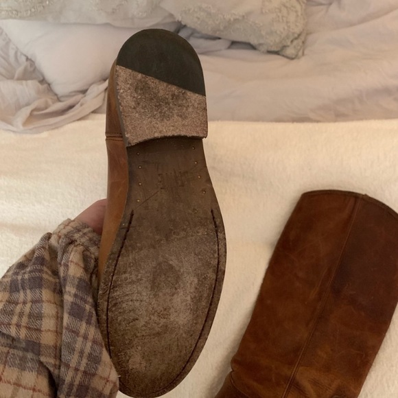 Size 8 Frye boots - Picture 4 of 6